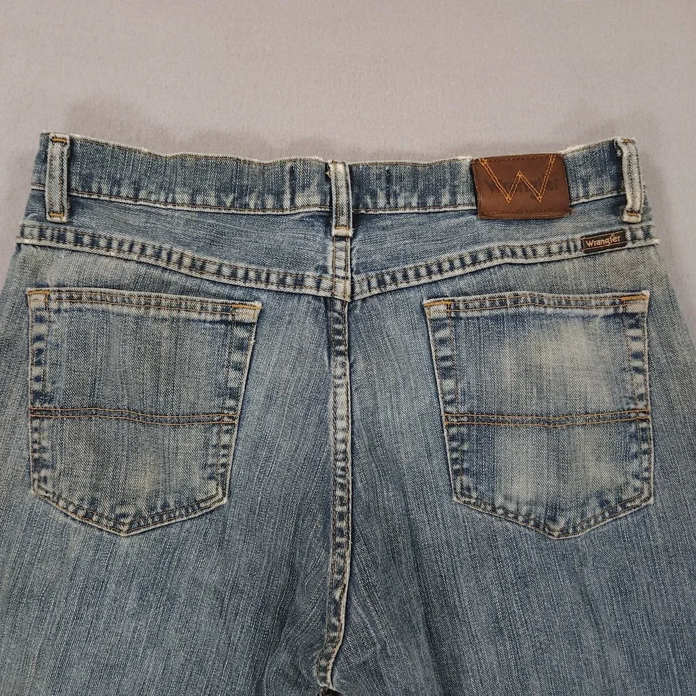 Genuine Wrangler Relaxed Fit Straight Jeans Men's 31x30 Blue Faded Distressed - Picture 3 of 15
